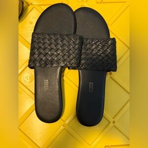 Like New Tkees Black Leather Slides